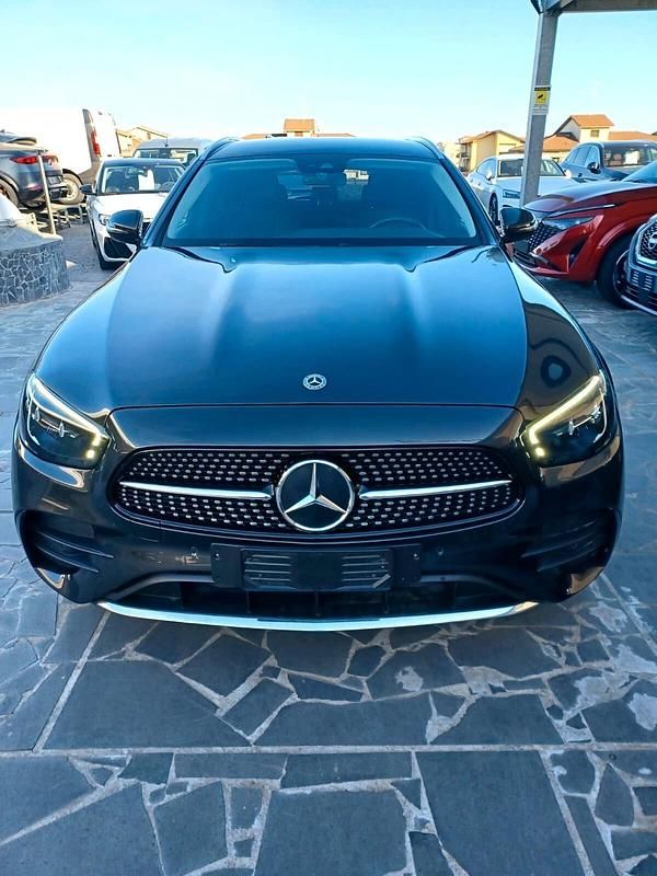 Usado Mercedes E300 Premium 194 CV (142 kW) 2022 Negro Familiar