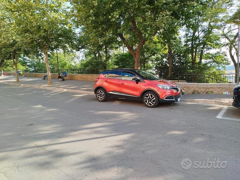 Usata Renault Captur 90 CV (66 kW) 2016 Rosso SUV