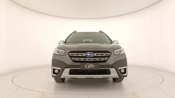 Usata Subaru Outback Premium 169 CV (124 kW) 2024 Grigio Station wagon