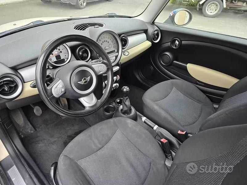 Usata Mini Cooper D 109 CV (80 kW) 2009 Bianco Utilitaria