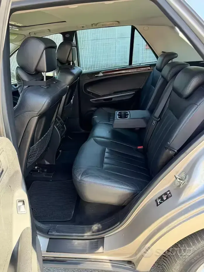 Usata Mercedes ML320 224 CV (164 kW) 2006 Grigio SUV