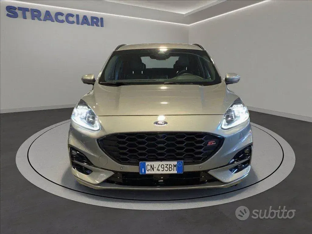 Usata Ford Kuga ST-Line X 225 CV (165 kW) 2023 Grigio metallizzato SUV