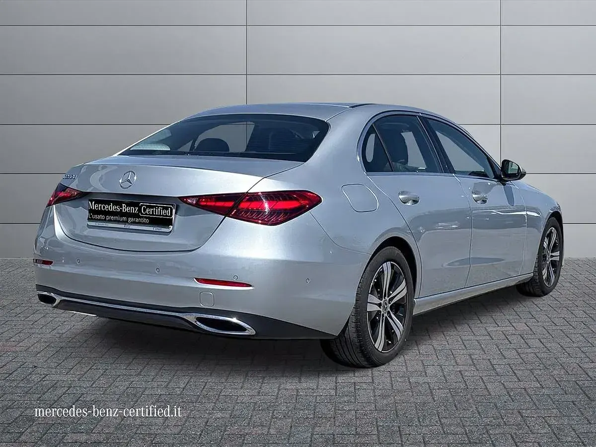 Usata Mercedes C220 200 CV (147 kW) 2022 Grigio scuro metallizzato Berlina