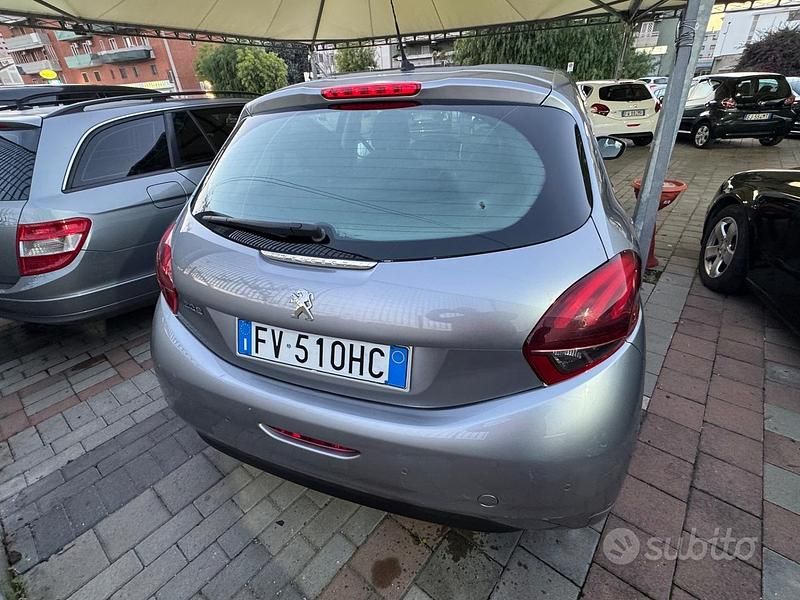 Usata Peugeot 208 Active 99 CV (72 kW) 2019 Grigio Utilitaria