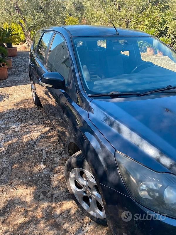 Usata Ford Focus Style 109 CV (80 kW) 2010 Grigio Station wagon