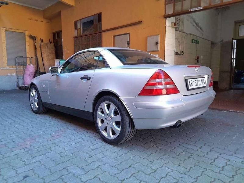 Usata Mercedes SLK200 192 CV (141 kW) 1998 Argento Cabrio