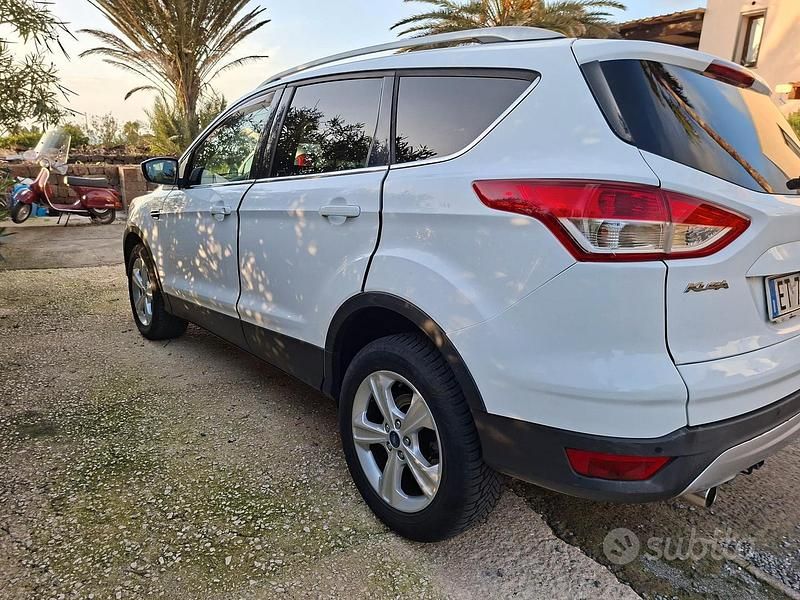 Usata Ford Kuga 136 CV (100 kW) 2014 Bianco SUV