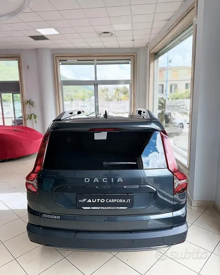 Käytetty Dacia Jogger Extreme 101 HP (74 kW) 2022 Harmaa Tila-auto