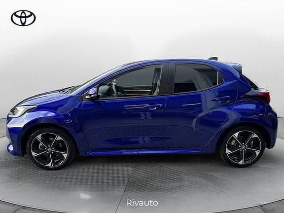 Nuova Toyota Yaris Hybrid Lounge 131 CV (96 kW) 2026 Blu Berlina