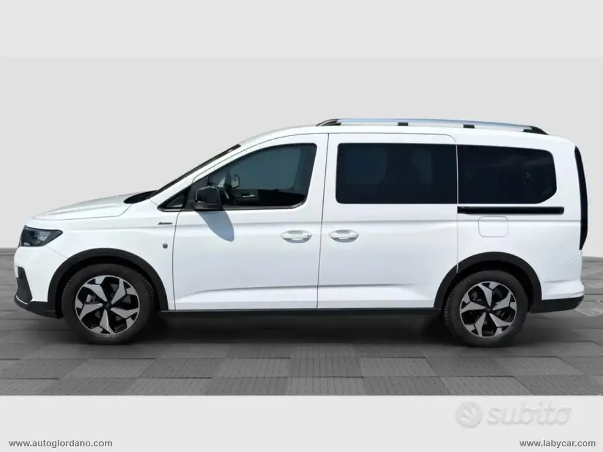Usata Ford Tourneo Connect Active 122 CV (89 kW) 2023 Bianco Monovolume