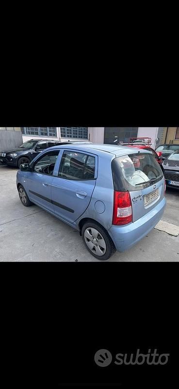 Usata Kia Picanto Urban 61 CV (44 kW) 2007 Blu Utilitaria