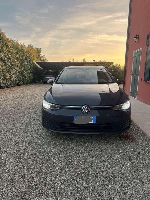 Usata VW Golf VIII Life 131 CV (96 kW) 2021 Grigio Berlina