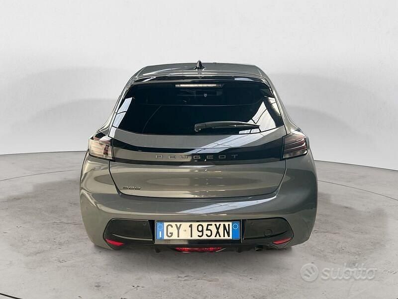 Usata Peugeot 208 Allure 100 CV (73 kW) 2025 Grigio Utilitaria