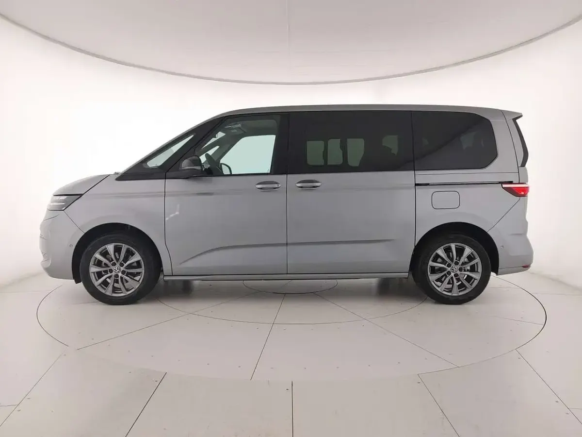 Nuova VW Multivan Life 150 CV (110 kW) 2026 Argento mono metallizzato Monovolume