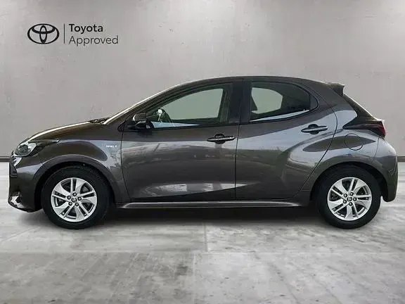 Usata Toyota Yaris Business Edition 91 CV (66 kW) 2021 Dark grey met Utilitaria