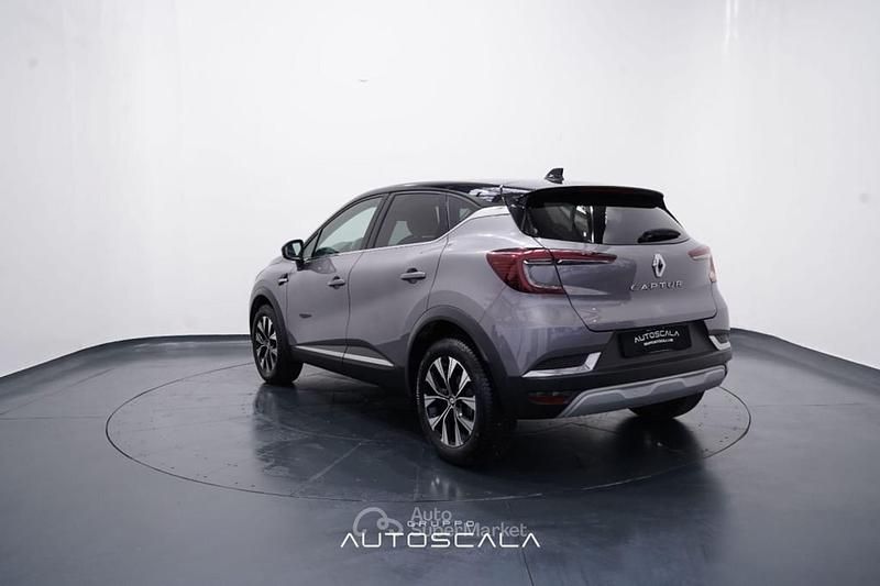 Usata Renault Captur Techno 91 CV (66 kW) 2024 Grigio SUV