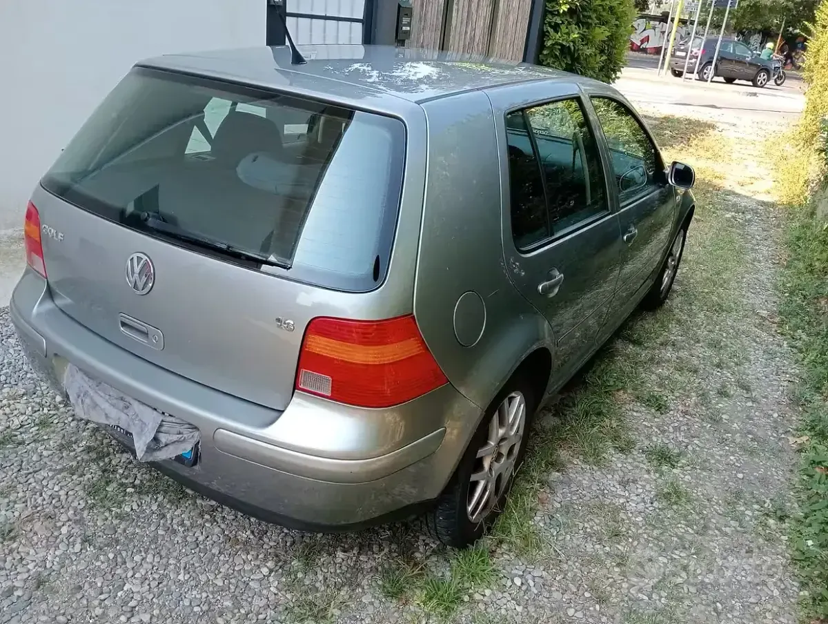 Usata VW Golf IV 105 CV (77 kW) 2003 Berlina