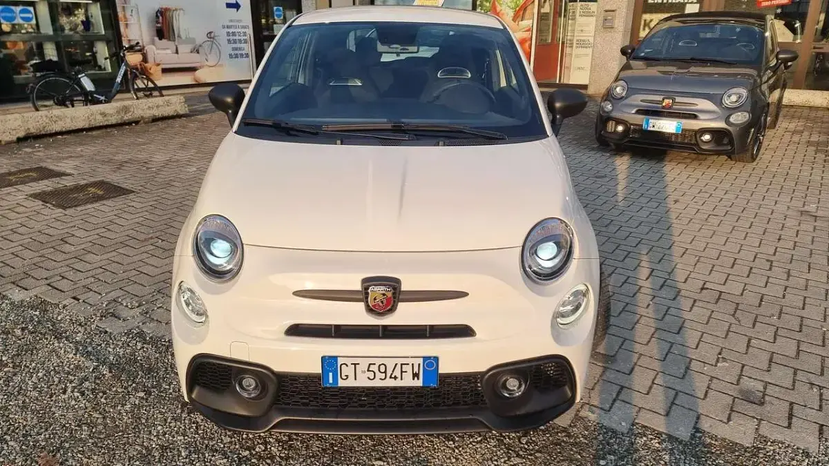 Usata Abarth 695 179 CV (131 kW) 2024 Bianco Utilitaria