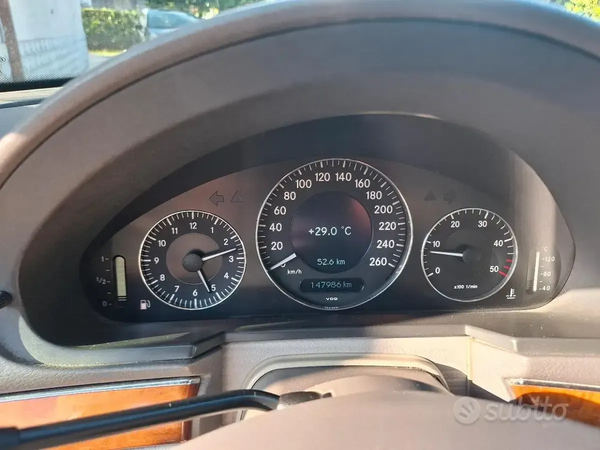 Usata Mercedes E220 Elegance 125 CV (91 kW) 2001 Berlina