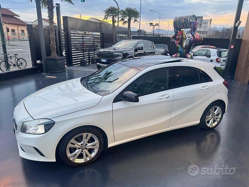 Bianco pastello Usata 2016 Mercedes A180 Berlina | 15.990 € (Buon prezzo) - Immagine 1/4