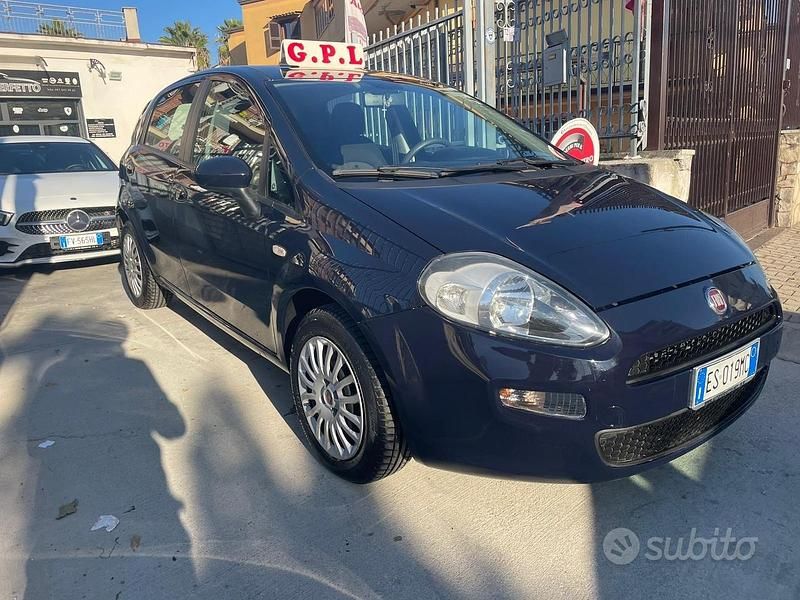 Usata Fiat Punto Street 77 CV (56 kW) 2013 Blu Berlina