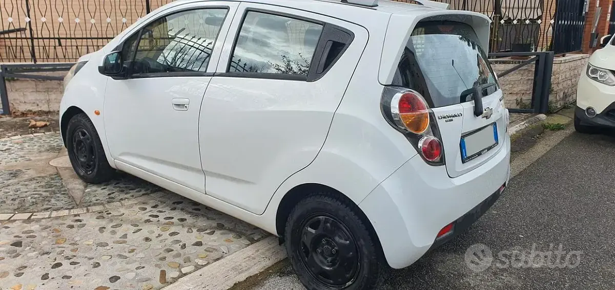 Begagnad Chevrolet Spark 68 HK (50 kW) 2010 Vit Halvkombi
