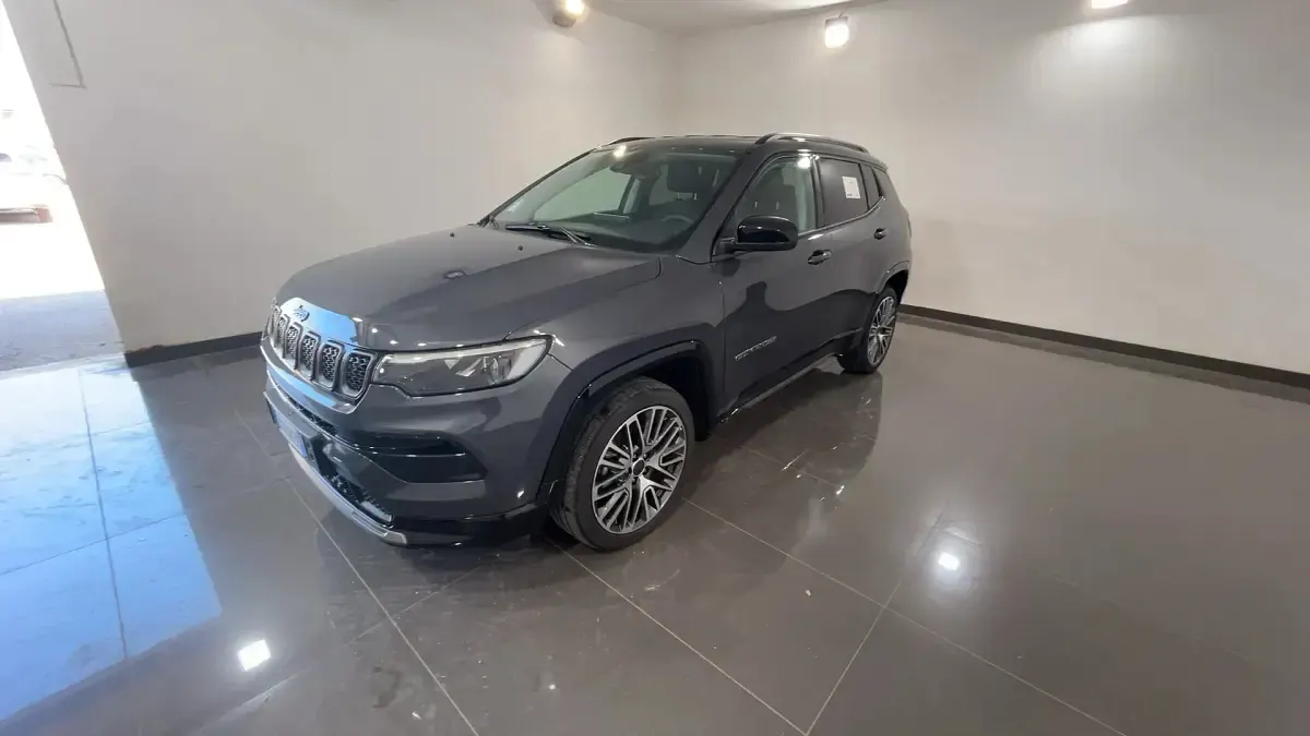 Usata Jeep Compass Summit 130 CV (95 kW) 2025 679graphite grey SUV