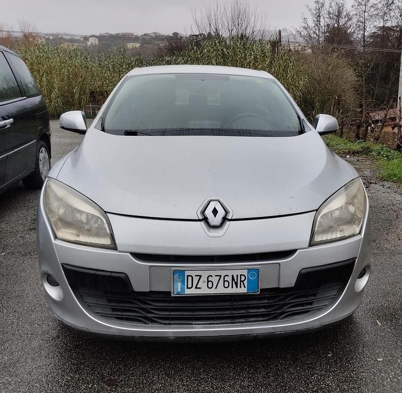Argento Usata 2009 Renault Mégane GrandTour Station wagon | 2300 € (Buon prezzo) - Immagine 1/4