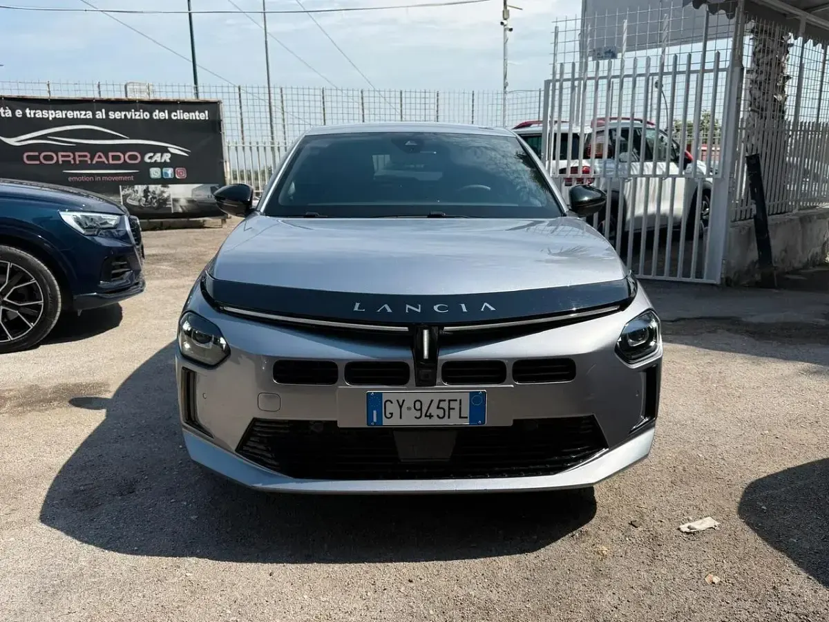Usata Lancia Ypsilon 100 CV (73 kW) 2025 Grigio Utilitaria