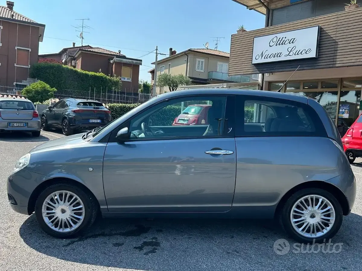 Usata Lancia Ypsilon 60 CV (44 kW) 2008 Grigio Utilitaria