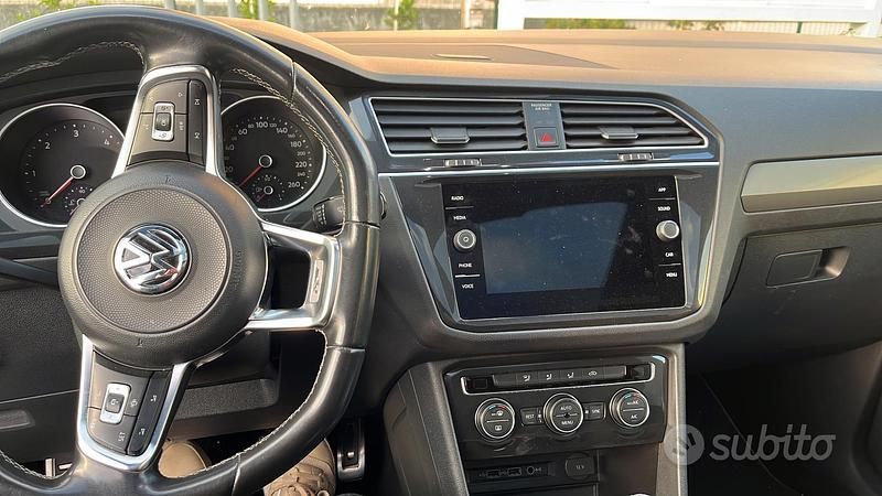 Usata VW Tiguan R-line 130 CV (95 kW) 2019 Bianco SUV
