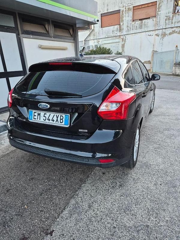 Usata Ford Focus 125 CV (91 kW) 2012 Nero Berlina