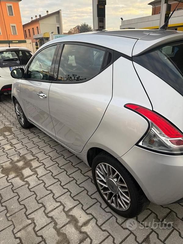 Usata Lancia Ypsilon 2012 Grigio Utilitaria