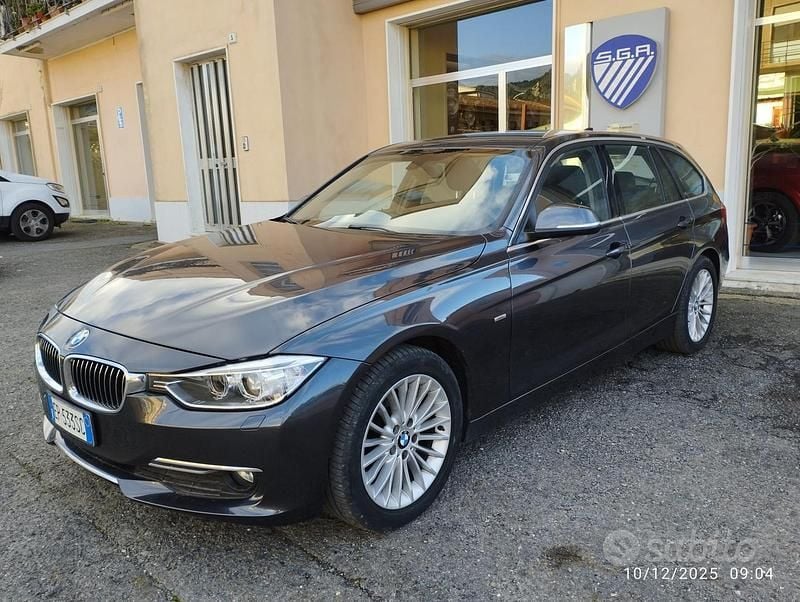 Usata BMW 318 Luxury Line 143 CV (105 kW) 2013 Grigio Station wagon