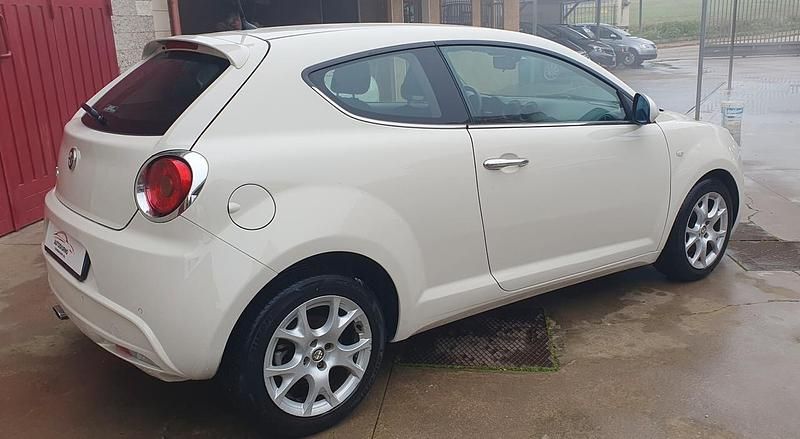 Usata Alfa Romeo MiTo Distinctive 85 CV (62 kW) 2014 Bianco Utilitaria