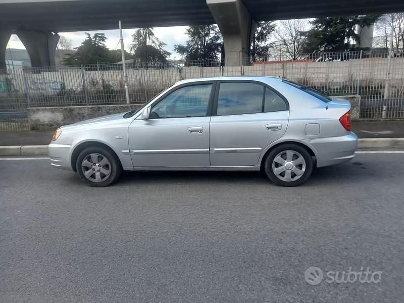 Usata Hyundai Accent 2003 Grigio Berlina