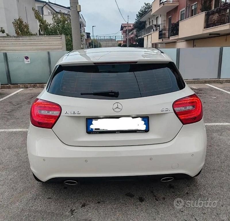 Usata Mercedes A180 109 CV (80 kW) 2015 Bianco Berlina