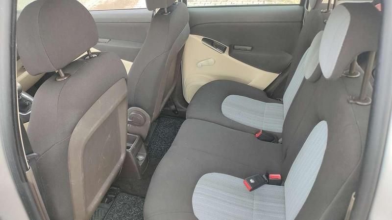 Usata Lancia Musa 95 CV (69 kW) 2007 Argento Monovolume