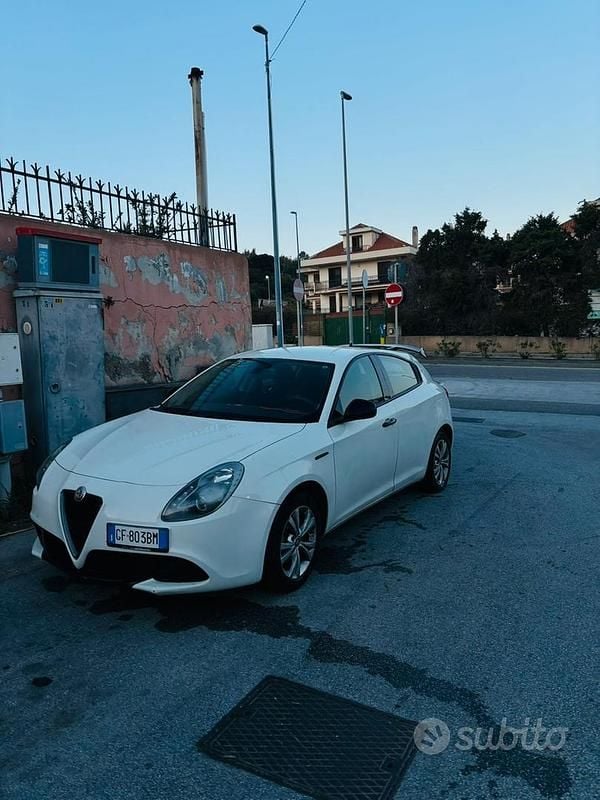 Usata Alfa Romeo Giulietta Progression 105 CV (77 kW) 2015 Bianco Utilitaria