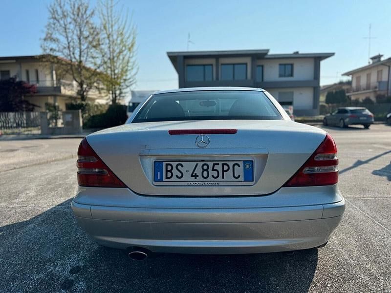 Usata Mercedes SLK200 163 CV (119 kW) 2001 Argento Cabrio