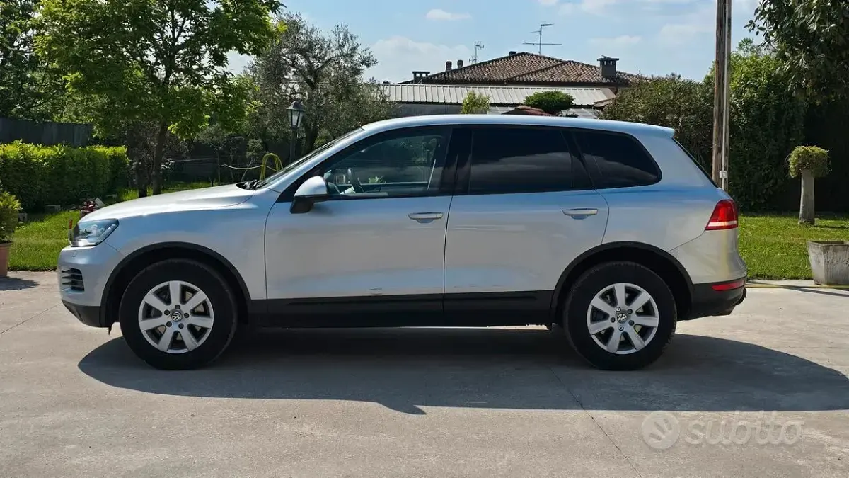 Usata VW Touareg Executive 245 CV (180 kW) 2011 Grigio SUV