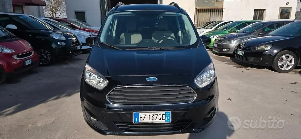 Begagnad Ford Tourneo Courier Titanium 95 HK (69 kW) 2015 Svart Minibuss
