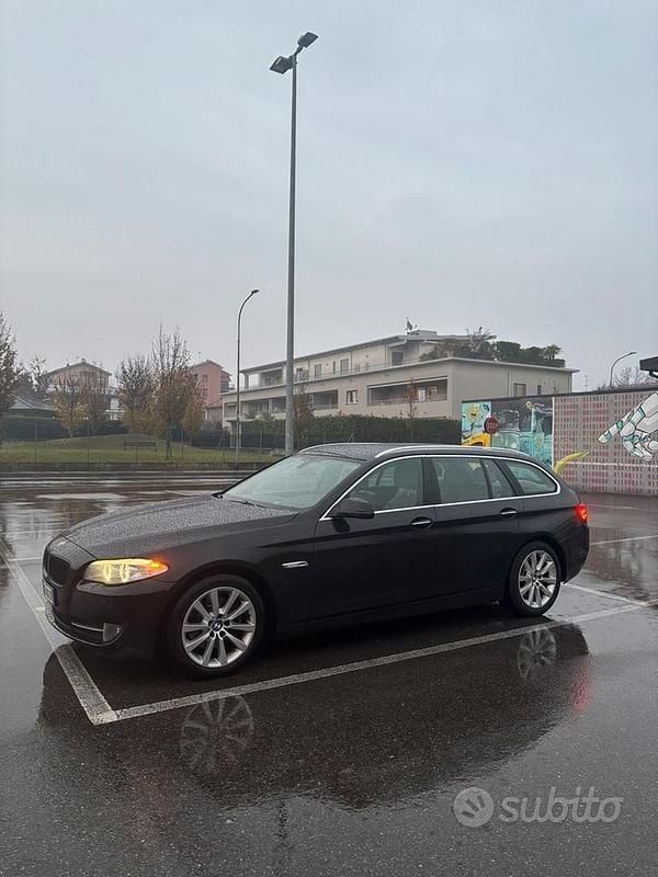 Usata BMW 520 Sport Line 184 CV (135 kW) 2012 Nero Station wagon