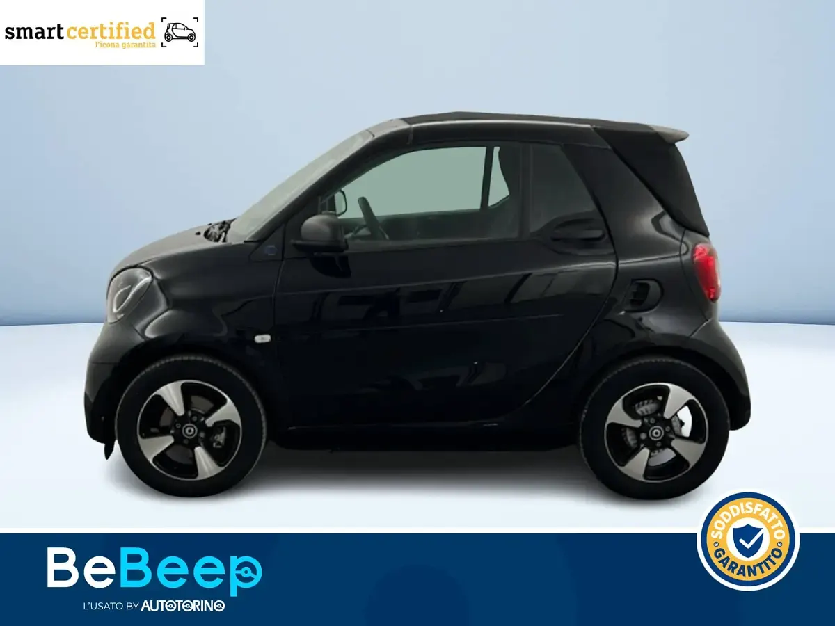 Usata Smart ForTwo Electric Drive Passion 59 kW (81 CV) 2023 Bianco pastello Cabrio