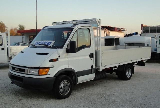 Usata Iveco Daily 110 CV (80 kW) 2001 Bianco pastello Furgone