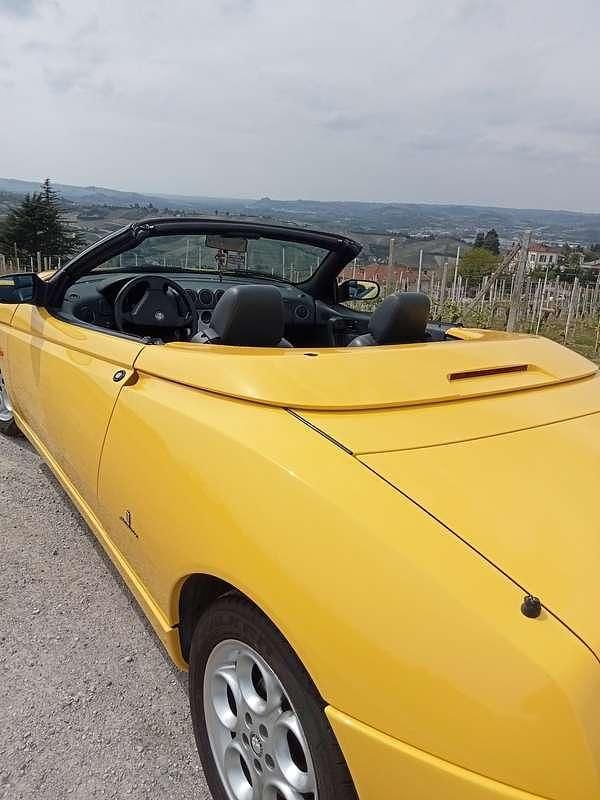 Second-hand Alfa Romeo Spider 150 CP (110 kW) 2002 Cabrio