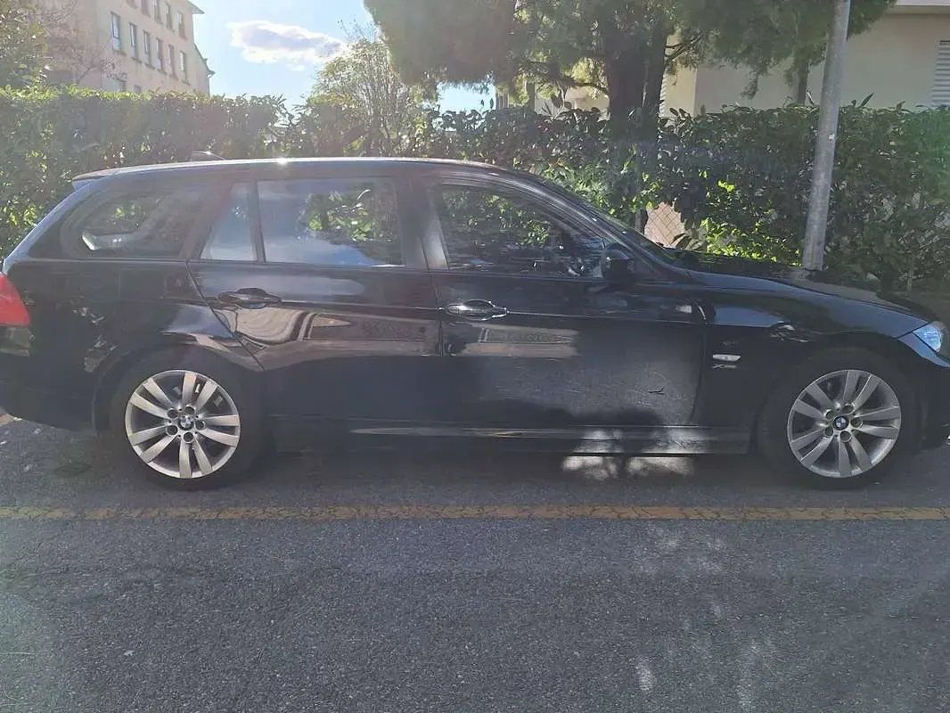 Usata BMW 320 Comfort Edition 184 CV (135 kW) 2011 Nero Station wagon