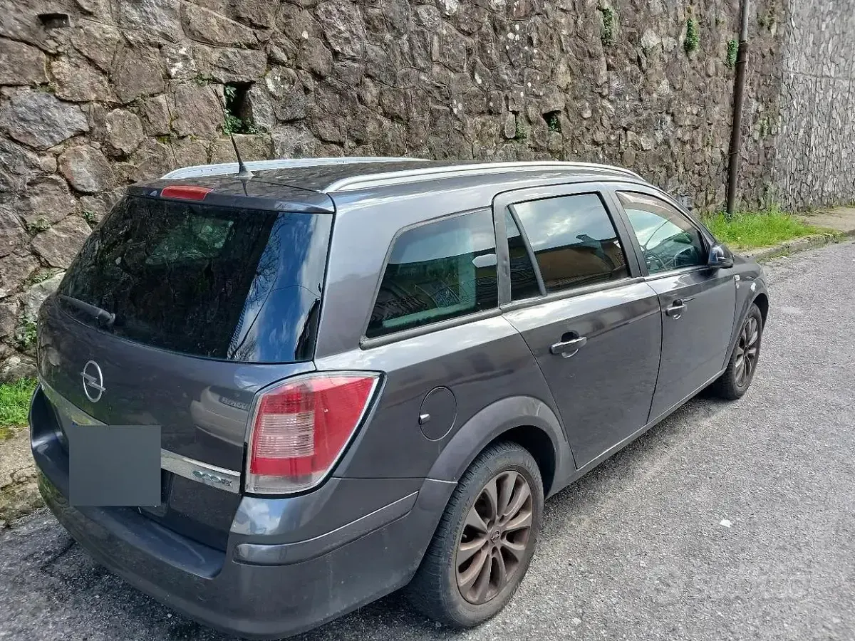 Usata Opel Astra 110 CV (80 kW) 2010 Grigio Station wagon