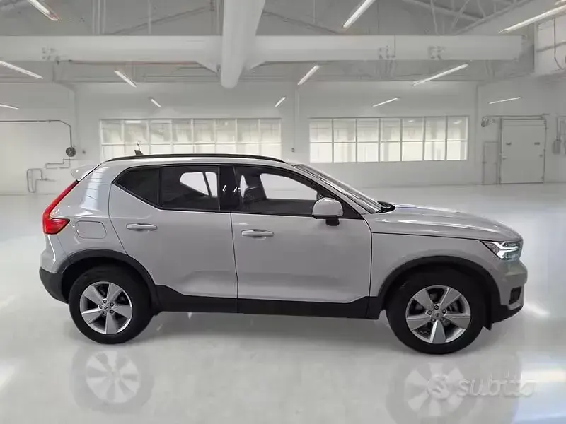 Usata Volvo XC40 Momentum 129 CV (94 kW) 2021 Grigio SUV