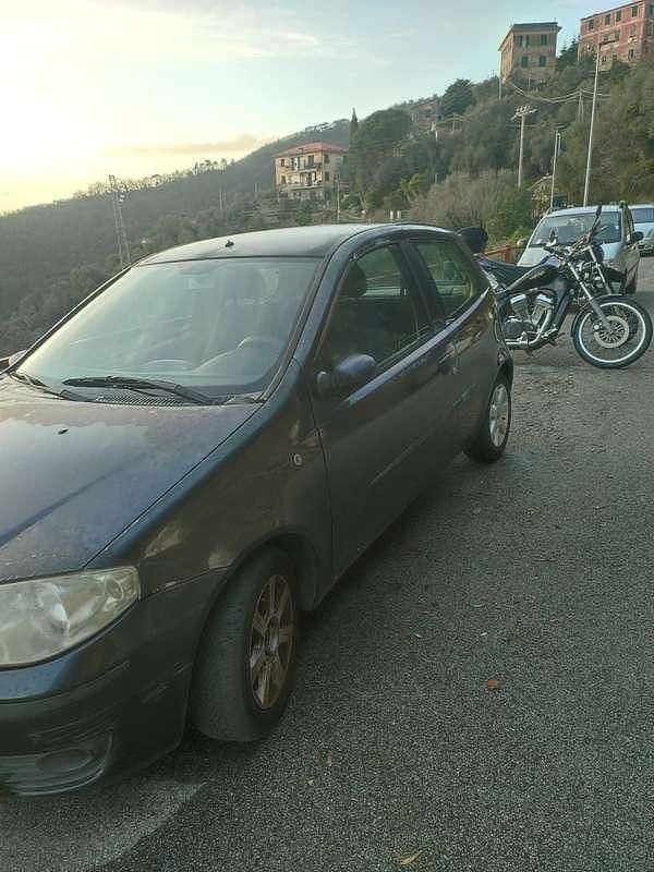 Usata Fiat Punto Dynamic 69 CV (50 kW) 2003 Utilitaria